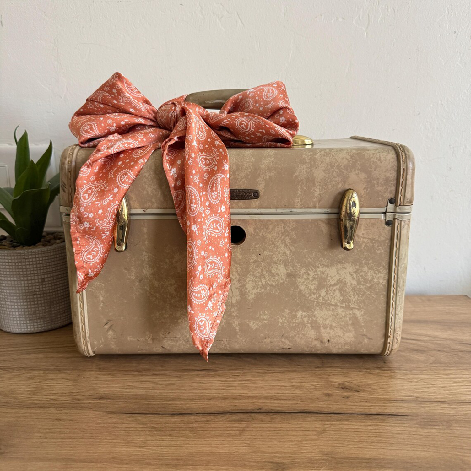 Faded Cream Marbled Vintage Hard Shell Vanity Carry Case With Brass Metal Latches, Decorative Paisley Scarf And Multi-Purpose Interior Storage Space