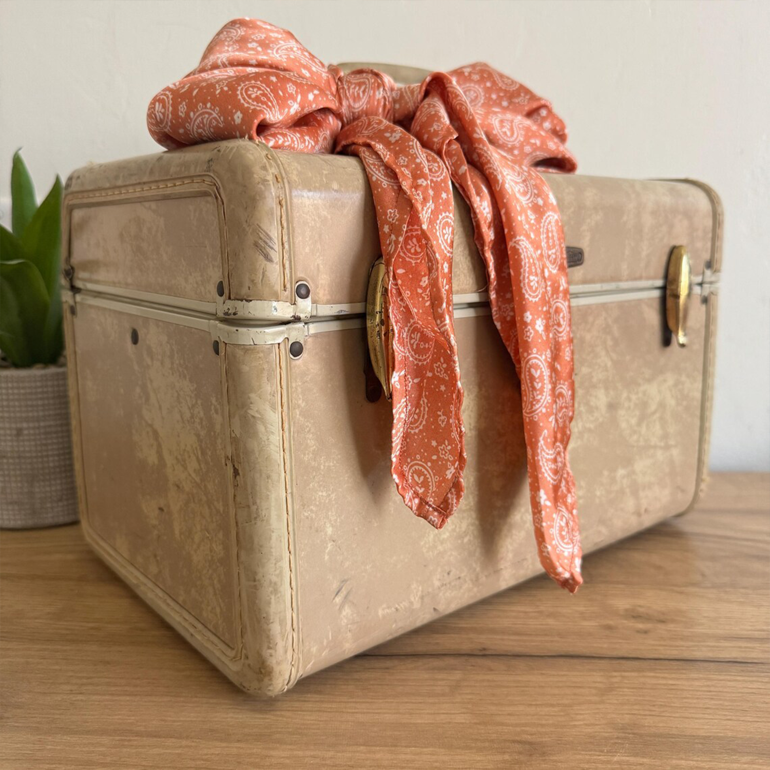 Faded Cream Marbled Vintage Hard Shell Vanity Carry Case With Brass Metal Latches, Decorative Paisley Scarf And Multi-Purpose Interior Storage Space
