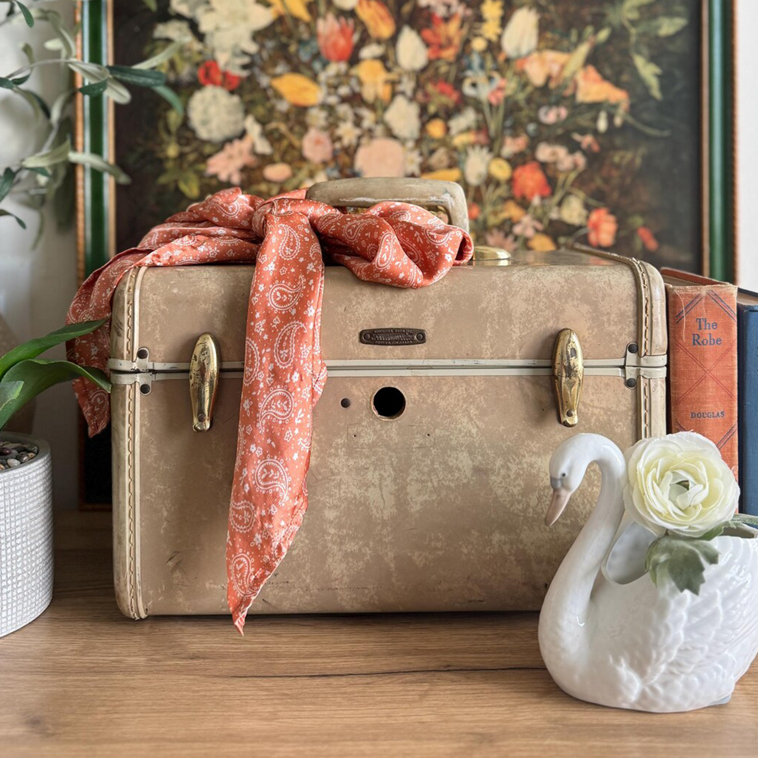Faded Cream Marbled Vintage Hard Shell Vanity Carry Case With Brass Metal Latches, Decorative Paisley Scarf And Multi-Purpose Interior Storage Space